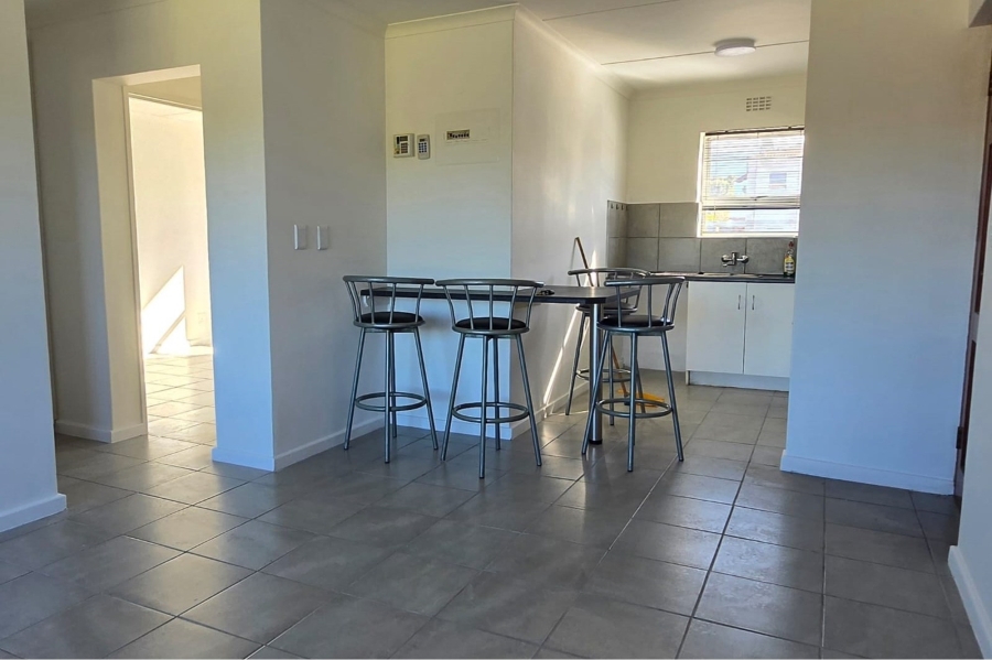 To Let 2 Bedroom Property for Rent in Lansdowne Western Cape